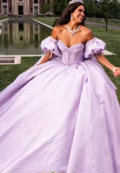 Sweet Sixteen|Plus Sized Quince Dresses^Amabella Q1027