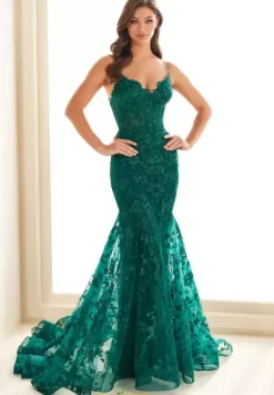 Fitted|Plus Size^Ellie Wilde EW36008