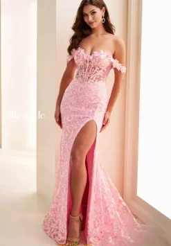 Long Dresses|Plus Sized Dresses^Ellie Wilde EW37032