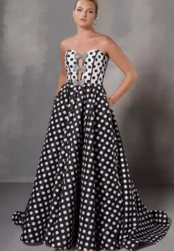 Pageant|Sweet Sixteen^Tiffany 16323